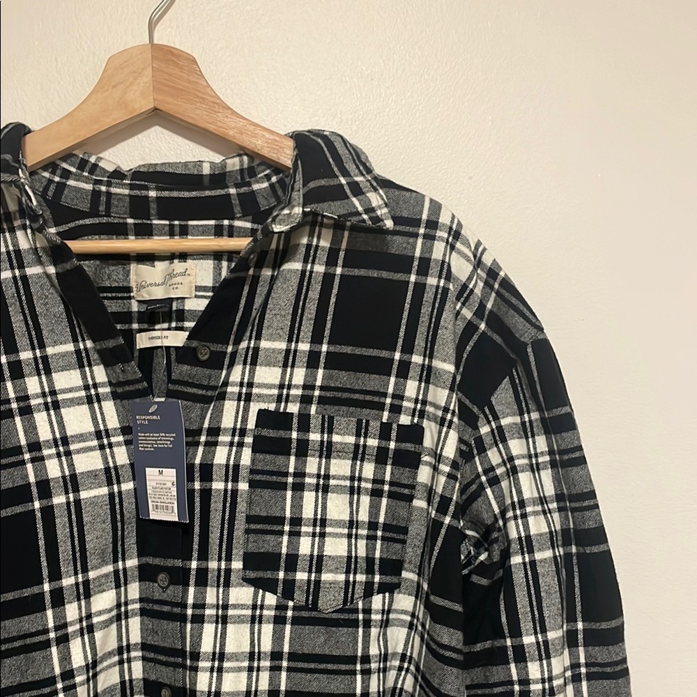 NWT Universal Thread Women’s Oversized Black & White Plaid Button Down Flannel